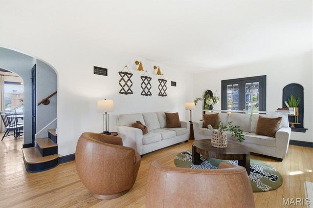 1006 Briarton Drive, St Louis, MO 63126