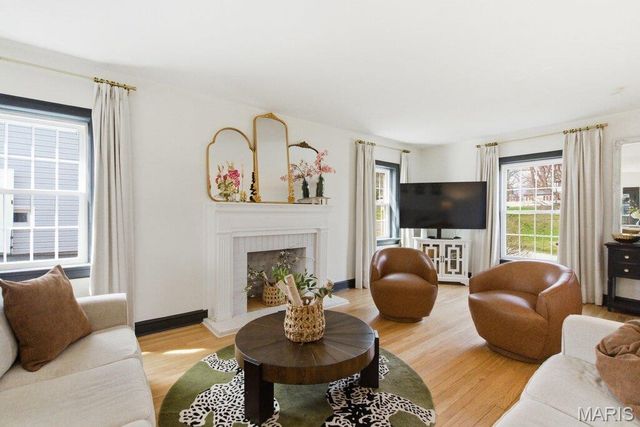 1006 Briarton Drive, St Louis, MO 63126