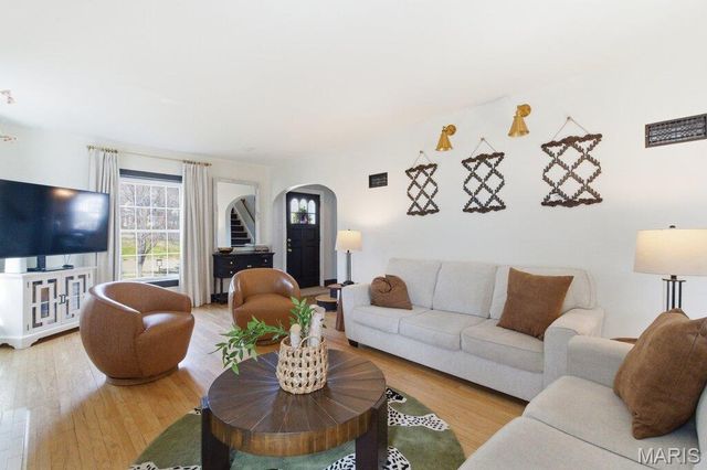 1006 Briarton Drive, St Louis, MO 63126