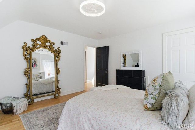 1006 Briarton Drive, St Louis, MO 63126