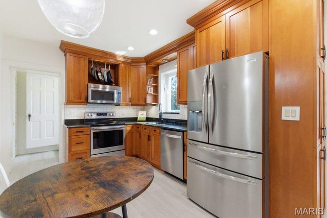 1006 Briarton Drive, St Louis, MO 63126