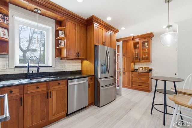 1006 Briarton Drive, St Louis, MO 63126