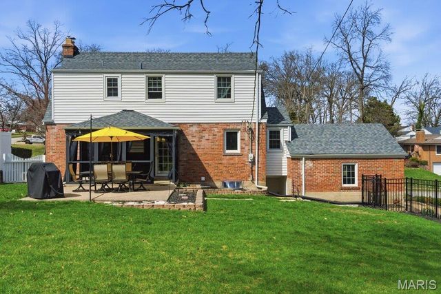 1006 Briarton Drive, St Louis, MO 63126