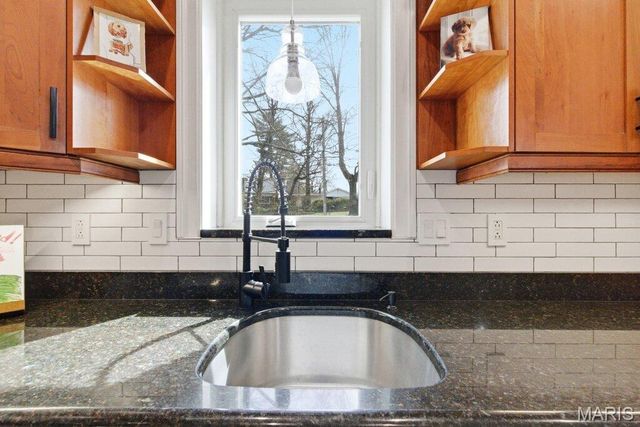 1006 Briarton Drive, St Louis, MO 63126