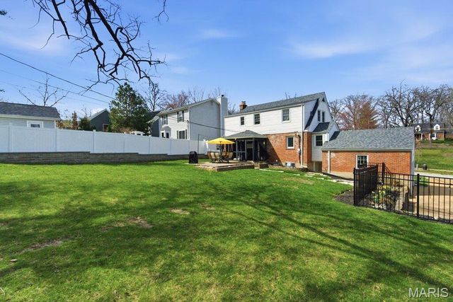 1006 Briarton Drive, St Louis, MO 63126