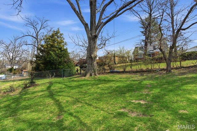 1006 Briarton Drive, St Louis, MO 63126