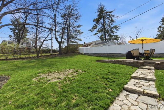 1006 Briarton Drive, St Louis, MO 63126