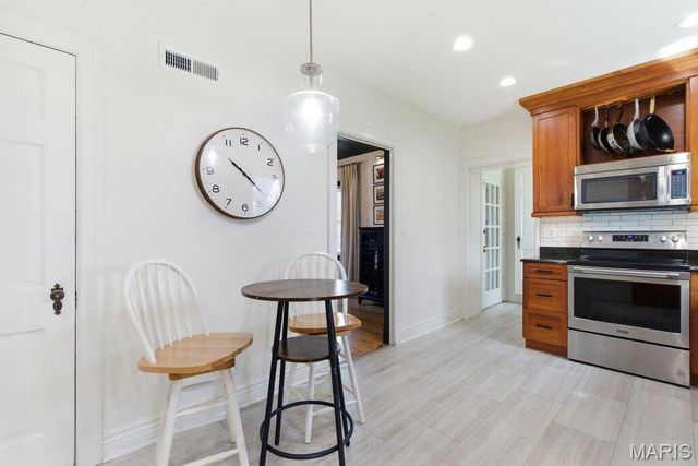 1006 Briarton Drive, St Louis, MO 63126