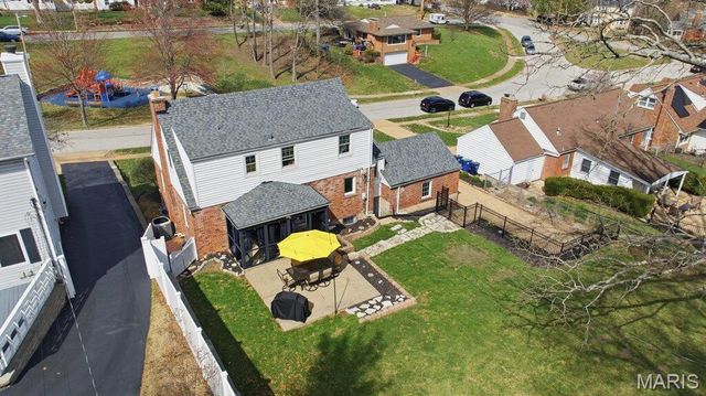 1006 Briarton Drive, St Louis, MO 63126