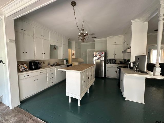 906 Sherwood Lane, Jacksonville, TX 75766