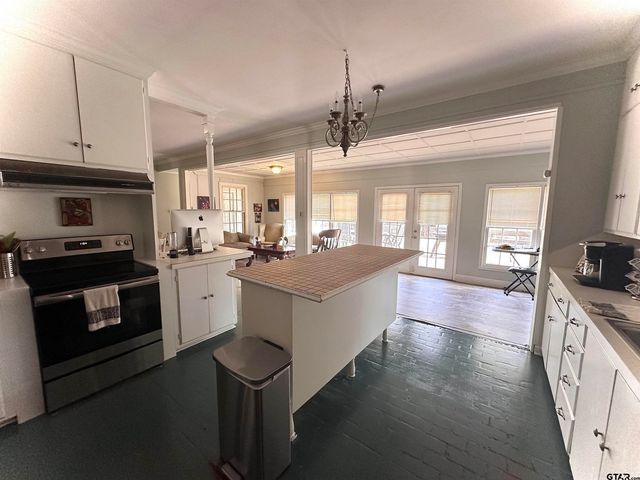 906 Sherwood Lane, Jacksonville, TX 75766