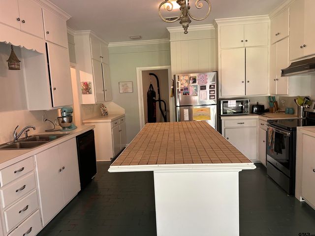 906 Sherwood Lane, Jacksonville, TX 75766