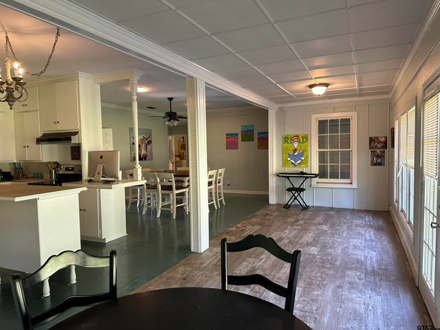 906 Sherwood Lane, Jacksonville, TX 75766