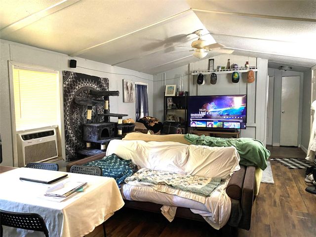 410 W North ST, Kyle, TX 78640