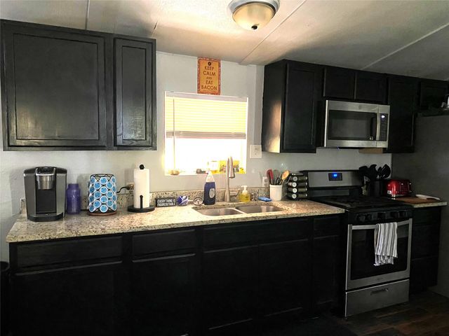 410 W North ST, Kyle, TX 78640