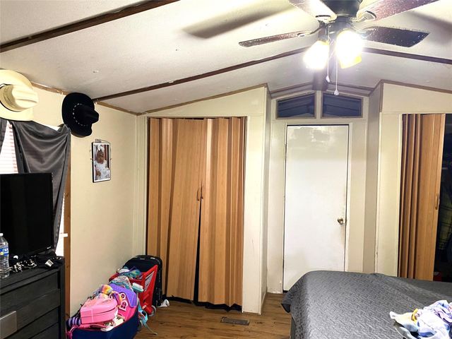 410 W North ST, Kyle, TX 78640