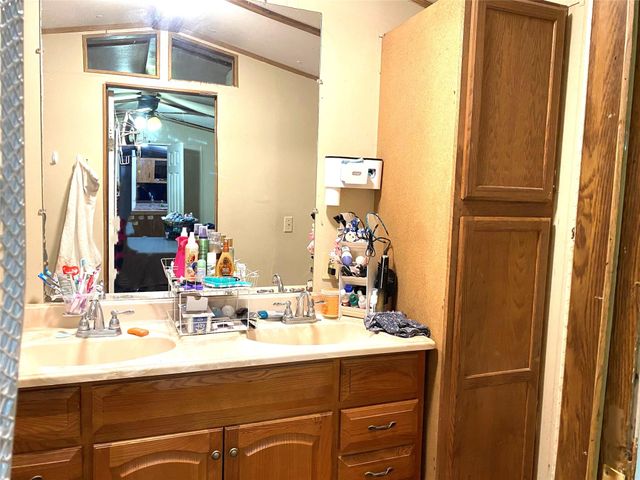 410 W North ST, Kyle, TX 78640