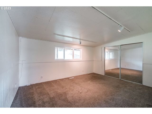 24333 VAUGHN Rd, Veneta, OR 97487