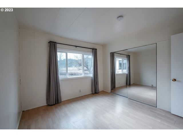 24333 VAUGHN Rd, Veneta, OR 97487