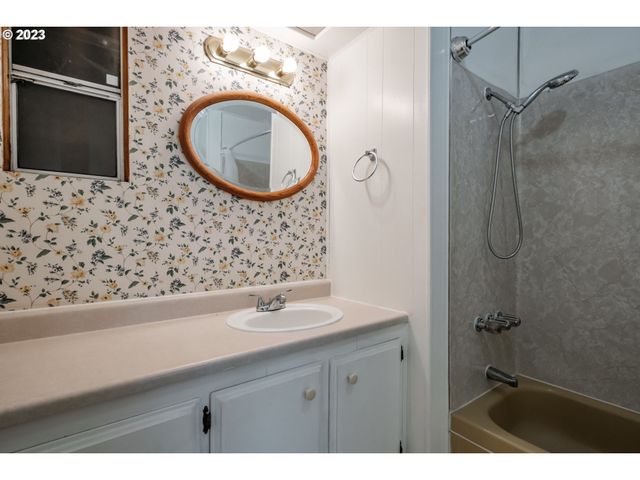 24333 VAUGHN Rd, Veneta, OR 97487