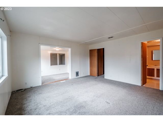 24333 VAUGHN Rd, Veneta, OR 97487