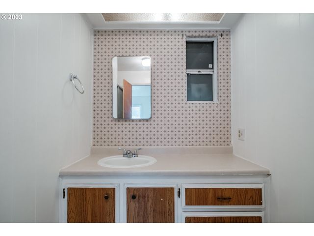 24333 VAUGHN Rd, Veneta, OR 97487