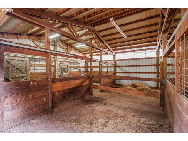 24333 VAUGHN Rd, Veneta, OR 97487