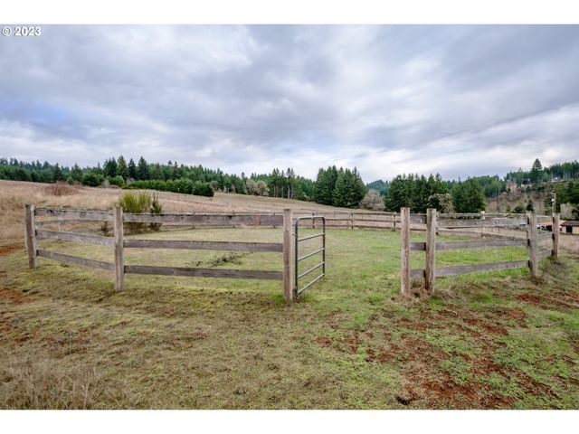 24333 VAUGHN Rd, Veneta, OR 97487