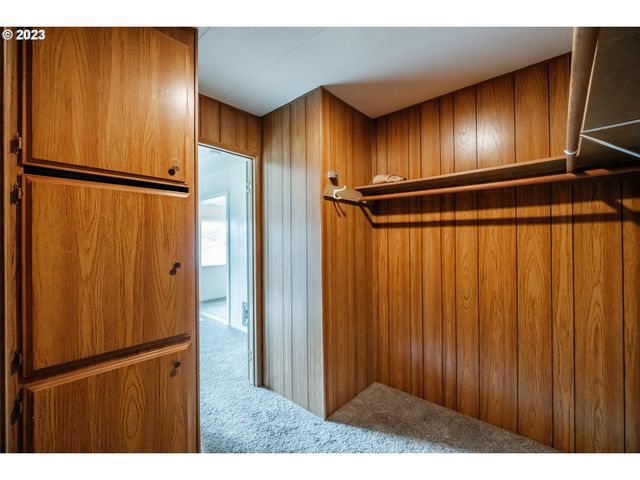 24333 VAUGHN Rd, Veneta, OR 97487