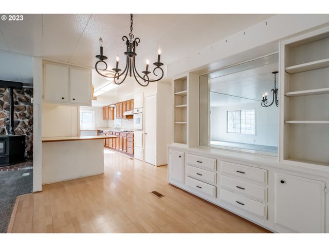 24333 VAUGHN Rd, Veneta, OR 97487