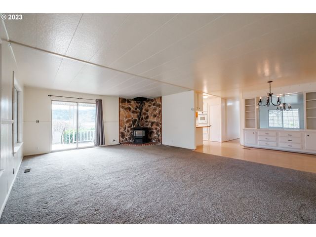 24333 VAUGHN Rd, Veneta, OR 97487