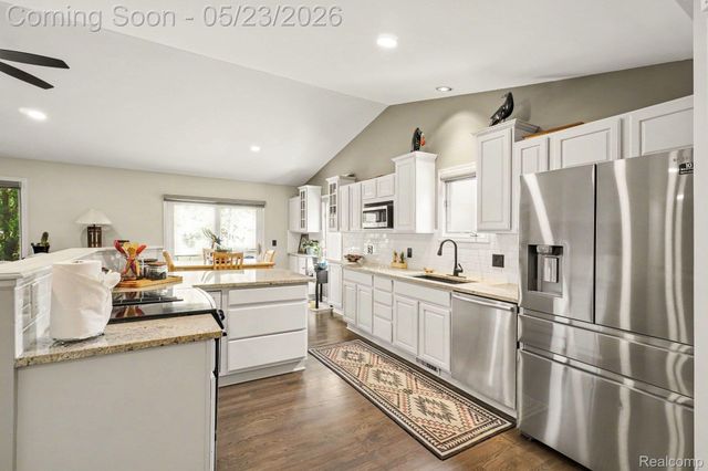 9268 Erin Court, Springfield Charter Township, MI 48350