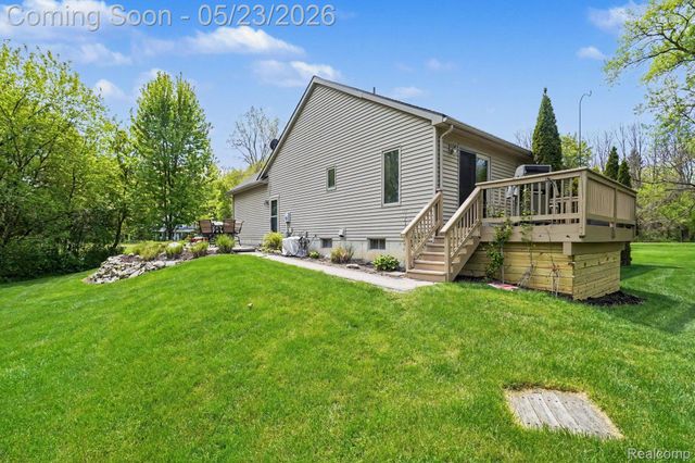 9268 Erin Court, Springfield Charter Township, MI 48350