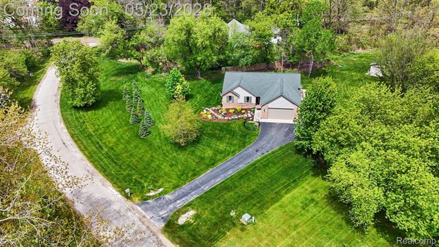 9268 Erin Court, Springfield Charter Township, MI 48350