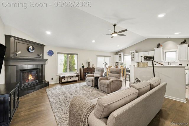 9268 Erin Court, Springfield Charter Township, MI 48350