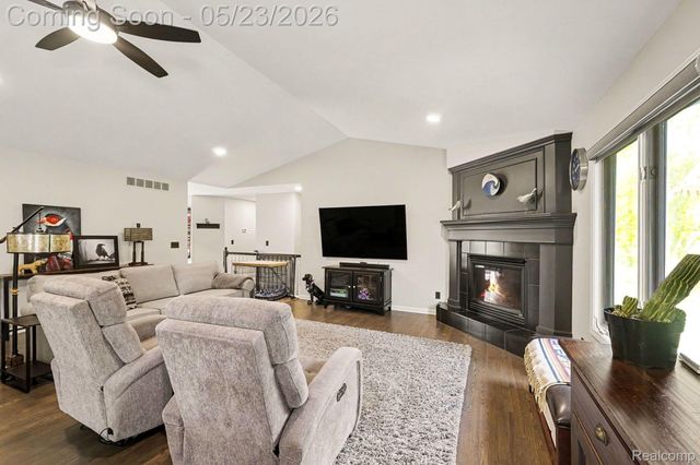 9268 Erin Court, Springfield Charter Township, MI 48350