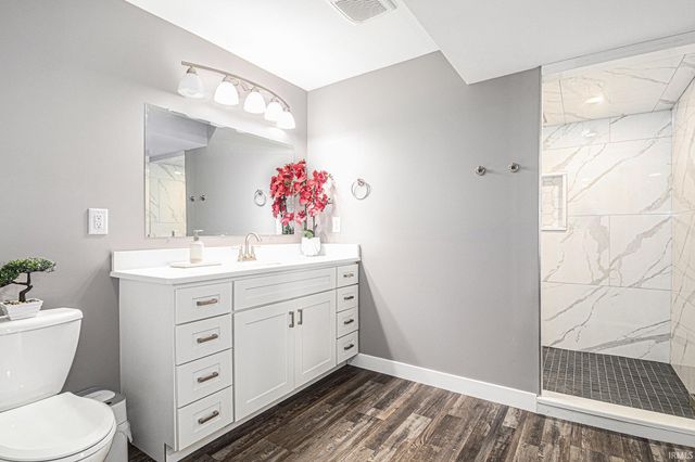 1725 Stoneham Drive, Mishawaka, IN 46544