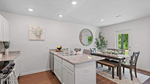5023 Fox Glen Drive, Jackson, MS 39212
