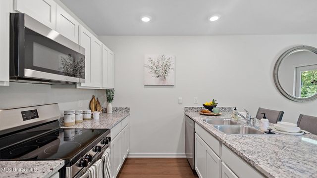 5023 Fox Glen Drive, Jackson, MS 39212