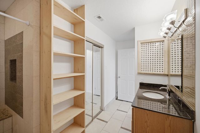 2011 Spenwick Drive 717, Houston, TX 77055