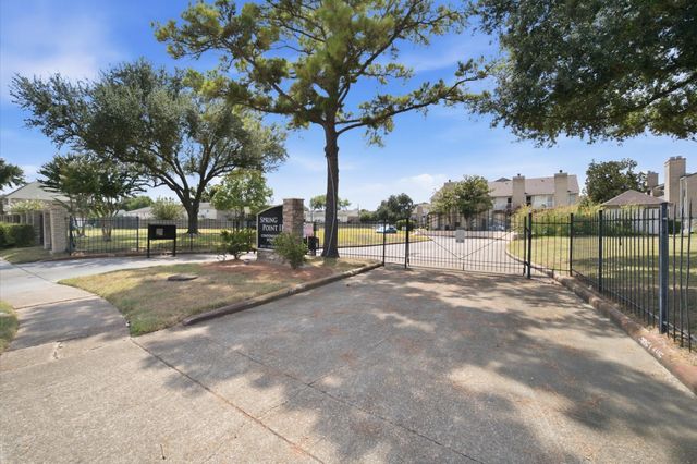 2011 Spenwick Drive 717, Houston, TX 77055