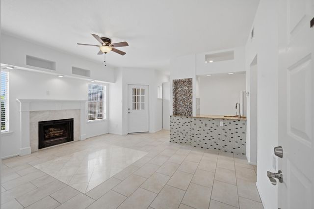 2011 Spenwick Drive 717, Houston, TX 77055