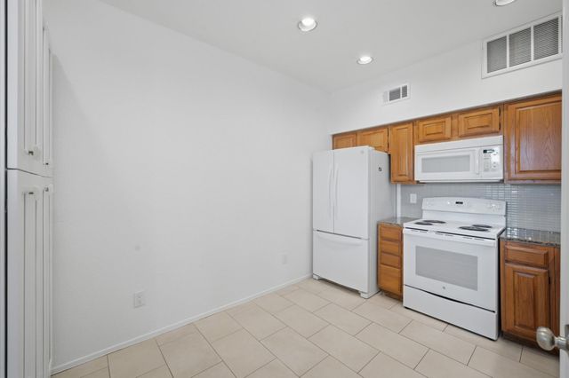 2011 Spenwick Drive 717, Houston, TX 77055