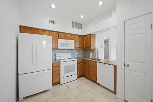 2011 Spenwick Drive 717, Houston, TX 77055