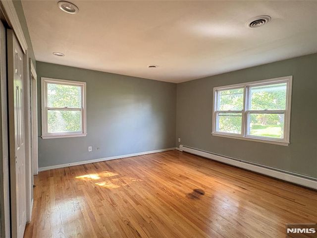 870 Ridgewood Avenue, Oradell, NJ 07649