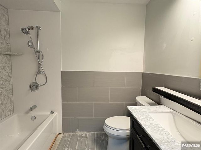 870 Ridgewood Avenue, Oradell, NJ 07649