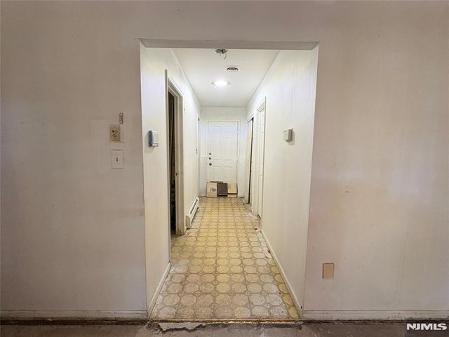 870 Ridgewood Avenue, Oradell, NJ 07649