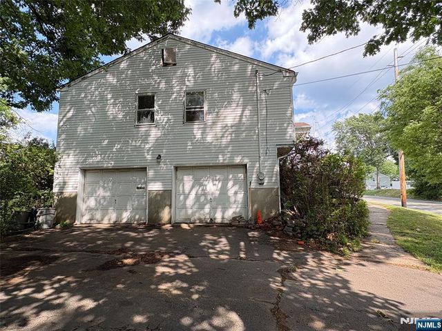 870 Ridgewood Avenue, Oradell, NJ 07649
