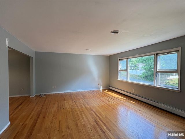 870 Ridgewood Avenue, Oradell, NJ 07649
