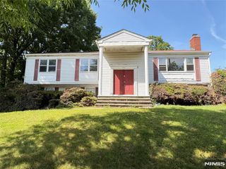 870 Ridgewood Avenue, Oradell, NJ 07649